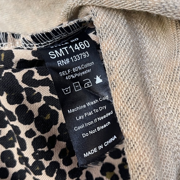 V-neck reversible light sweatshirt - UEC! - Picture 8 of 8